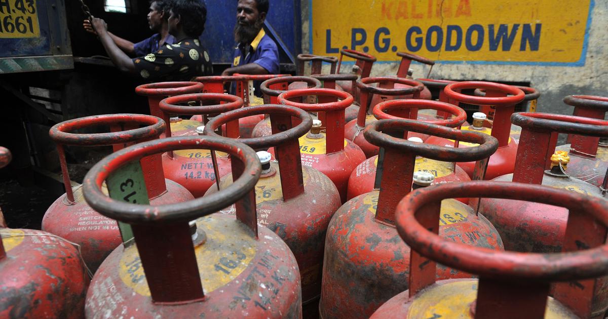 வணிக எல்பிஜி சிலிண்டர் விலை ரூ.172 குறைப்பு... ஹோட்டல், உணவக உரிமையாளர்களுக்கு நிம்மதி!